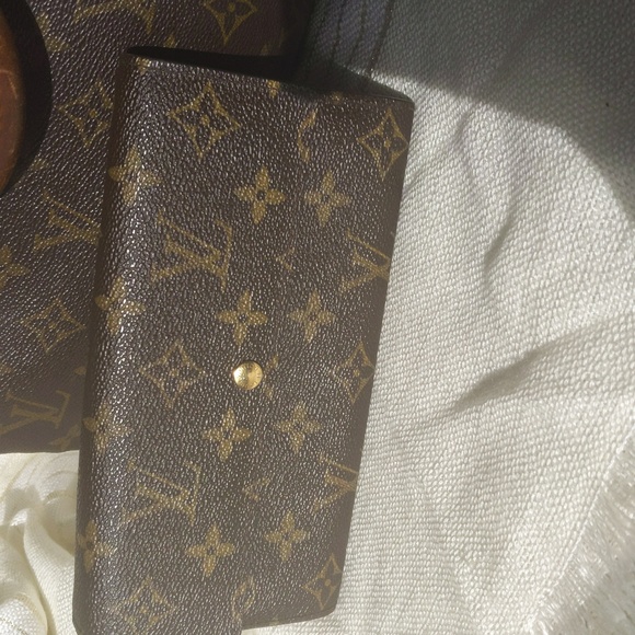 Lv bundle - Picture 2 of 16